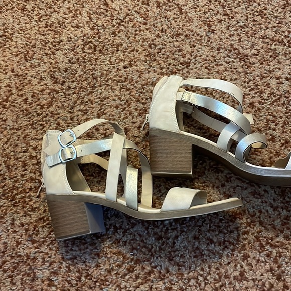 Sandals - Picture 2 of 2